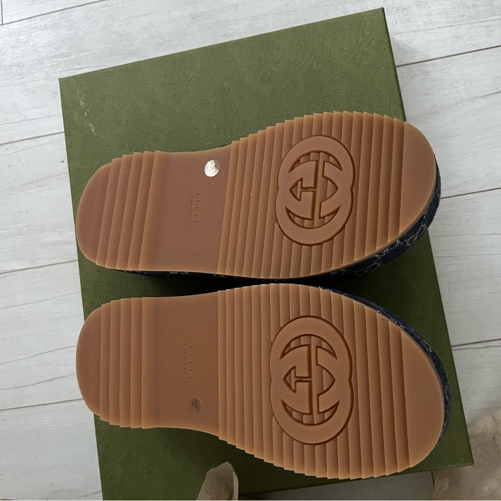 New with tags Gucci Denim mules size 6.5